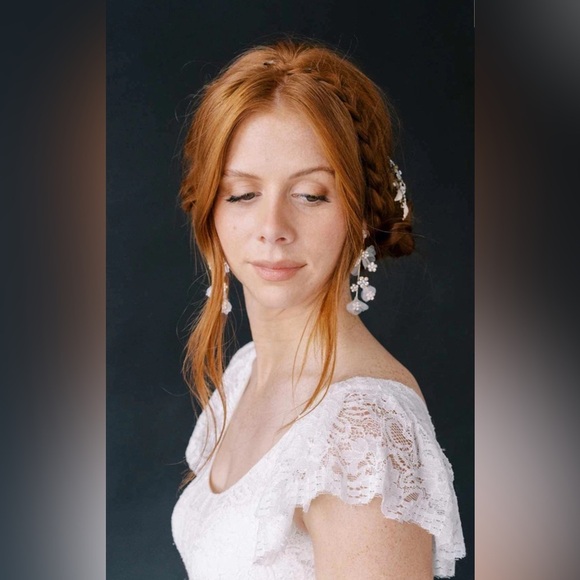 NWT Crystal and silk petal chandelier earring - Picture 2 of 6